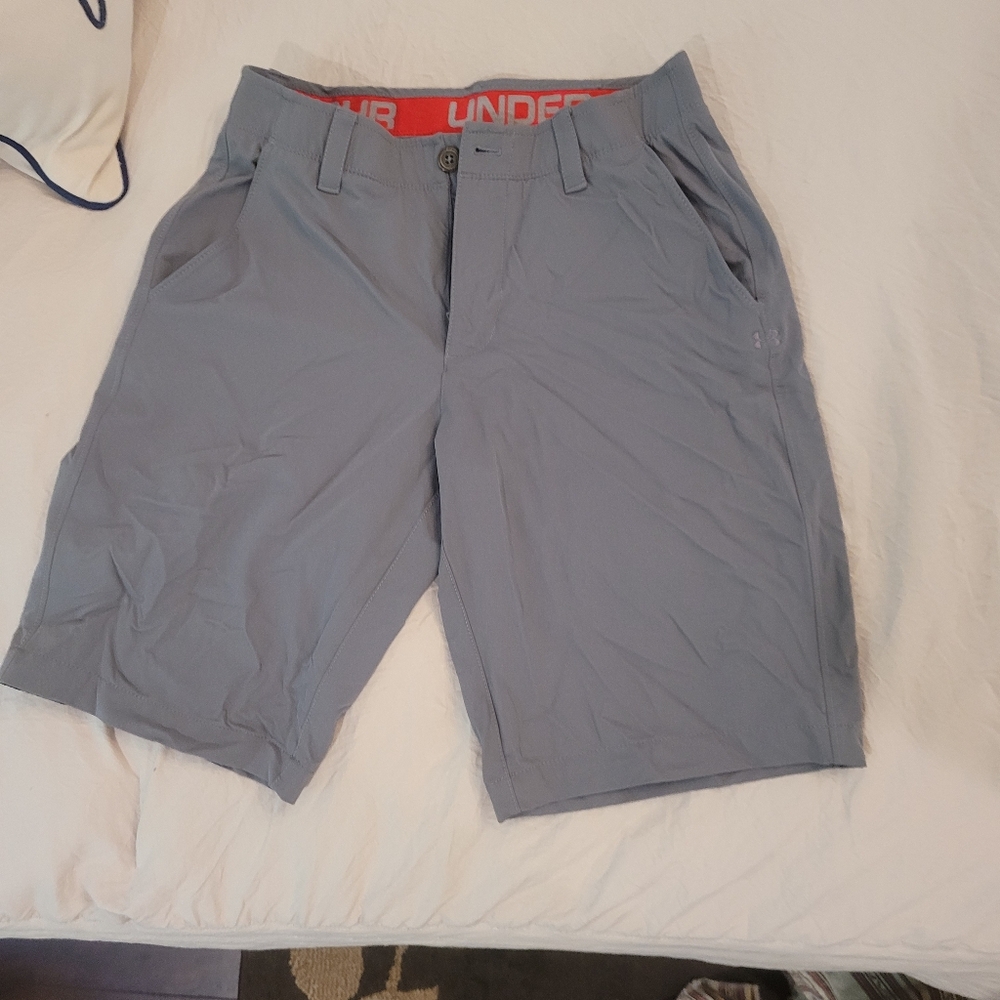 Mens Size 30W Under Armour Shorts in Gray